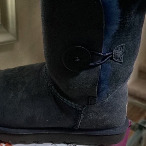 Women’s UGG Boots - Picture 7 of 8